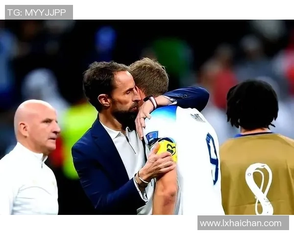 足球巨星泪洒赛场瞬间背后的故事与情感表达