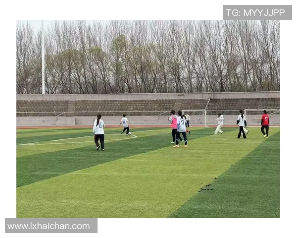 上海女足球星闪耀绿茵场展现巾帼风采引领城市足球新风尚